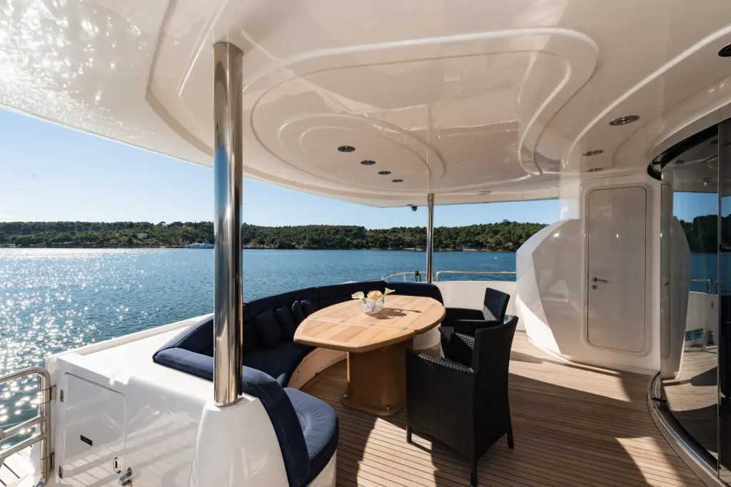Yacht charter Baby I aft deck