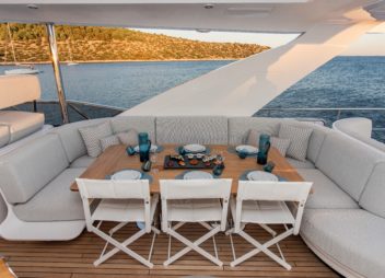 Dawo brand new 27m Azimut yacht charter in Croatia from UK & USA Flybridge with Bar and lunch area - High Point Yachting