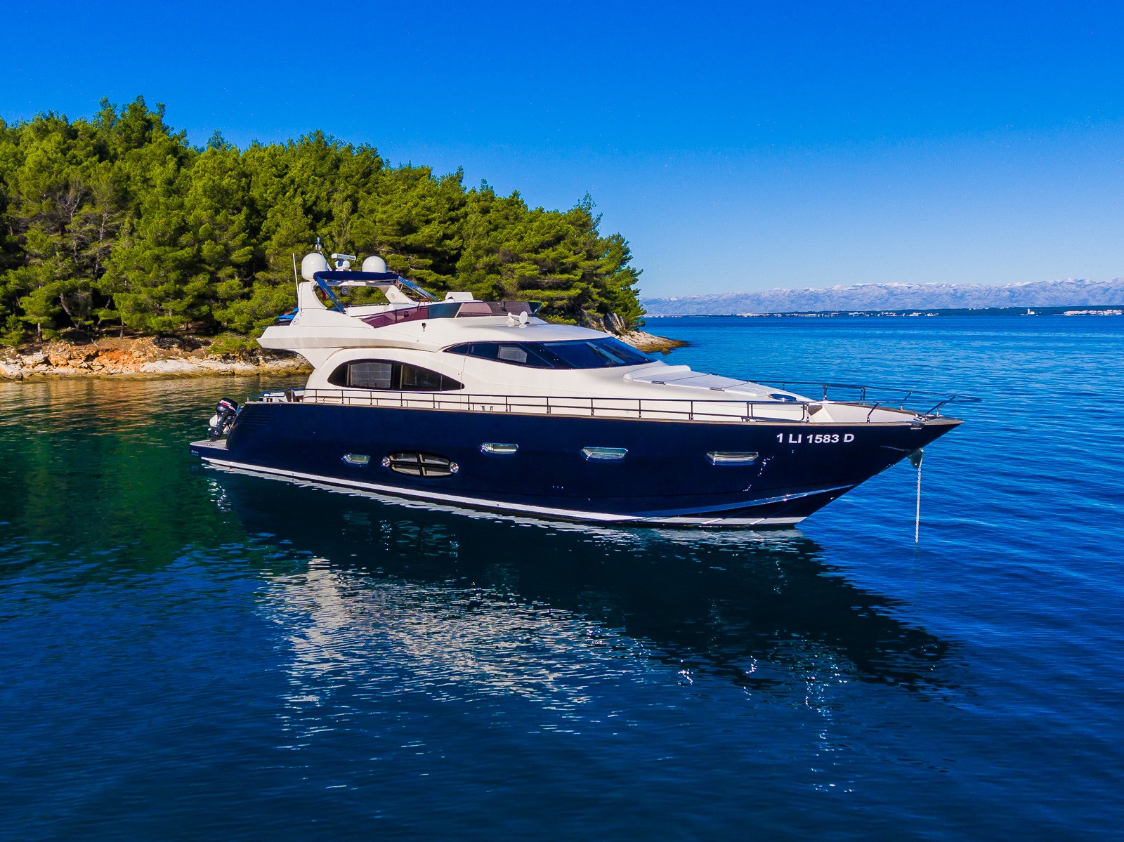 Secret Life Crewed Charter for high-speed travel - High Point Yachting