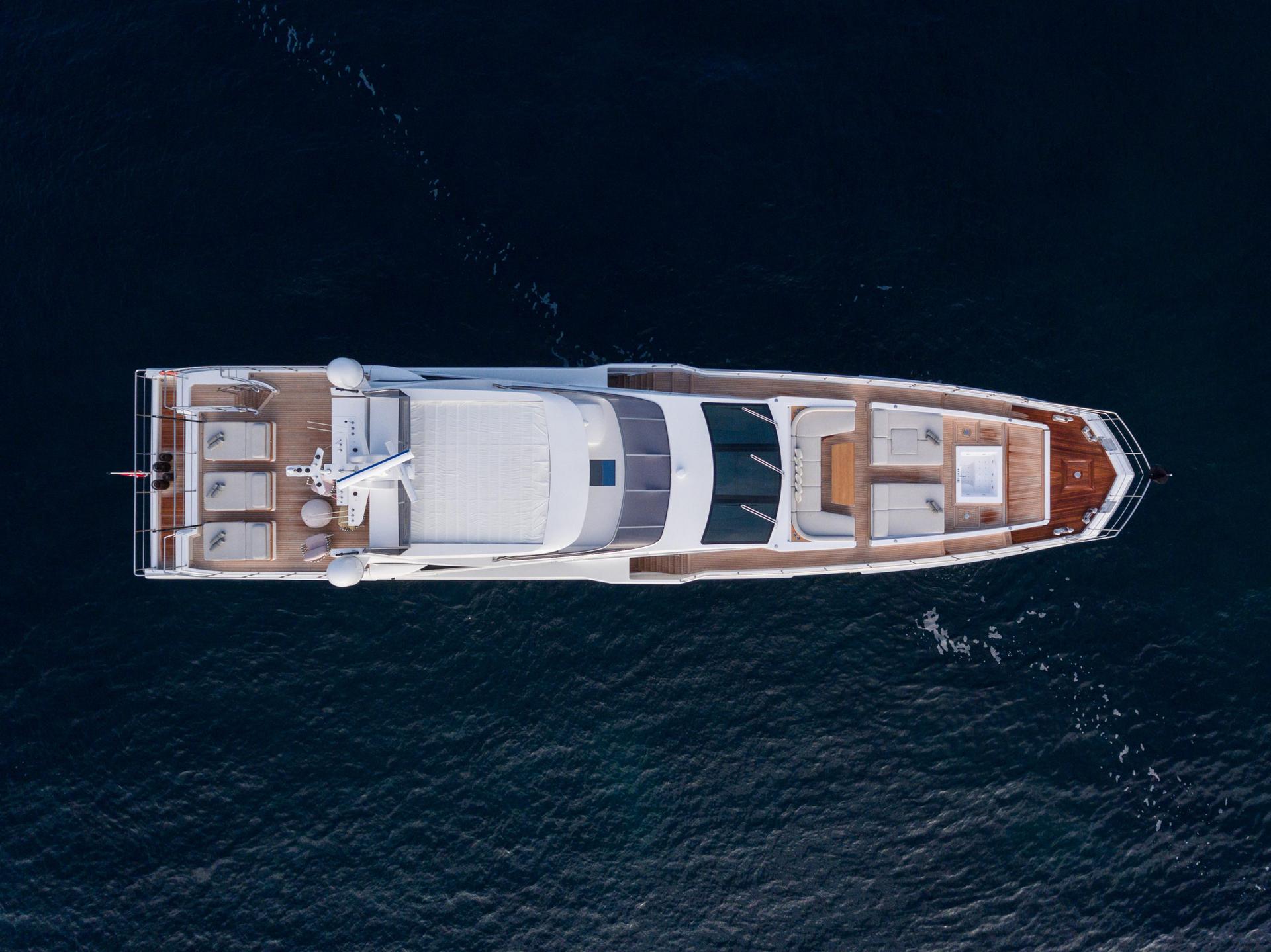 Heed motor super yacht charter won the World Syperyacht Award! It offers elegant & relaxed luxury yacht experience - High Point Yachting