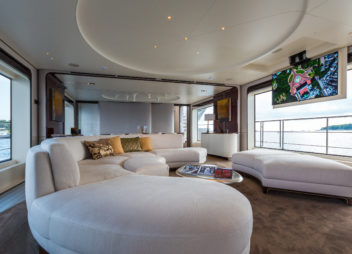 Heed motor super yacht charter relaxed luxury yacht cabin with sea view - High Point Yachting