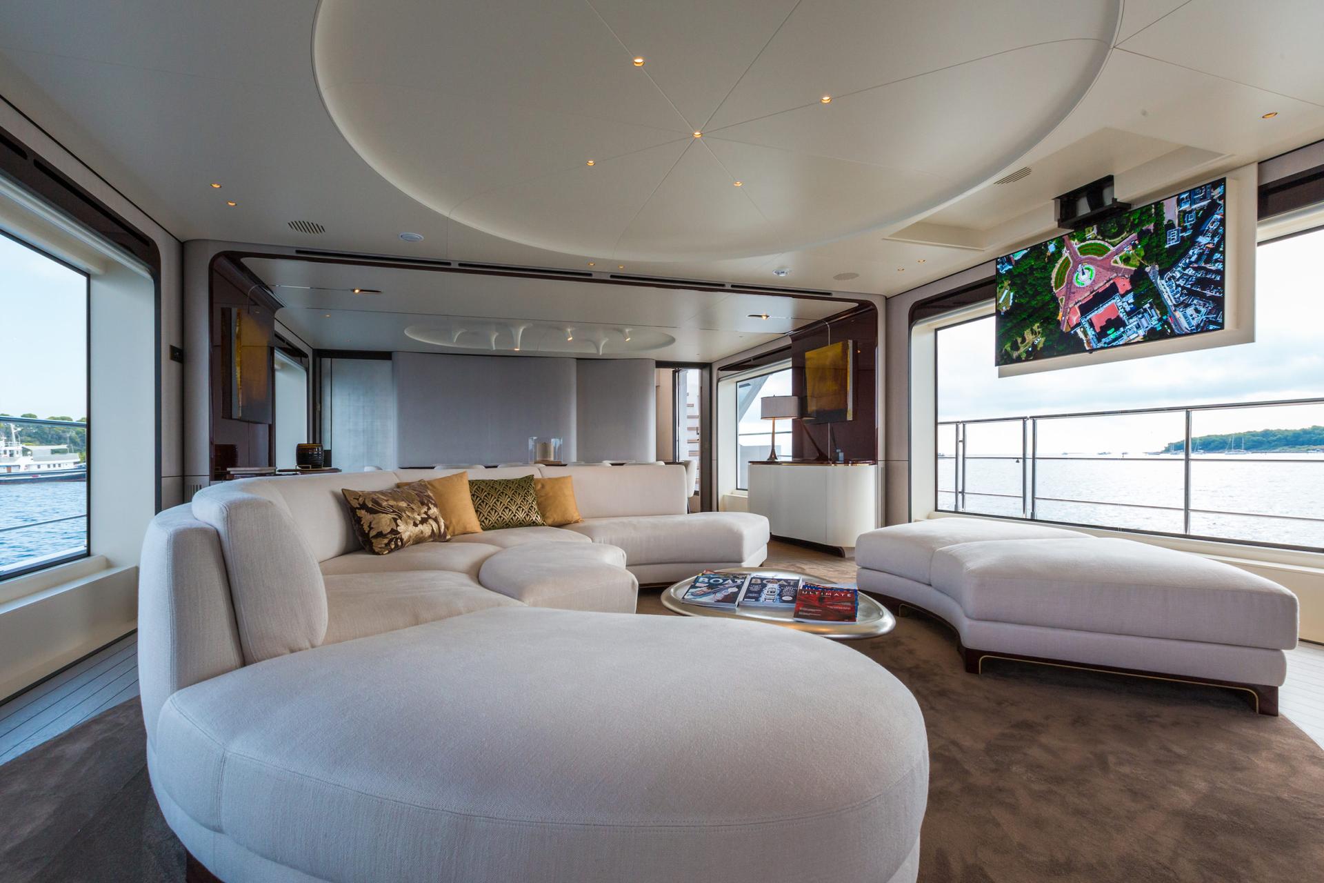 Heed motor super yacht charter relaxed luxury yacht cabin with sea view - High Point Yachting