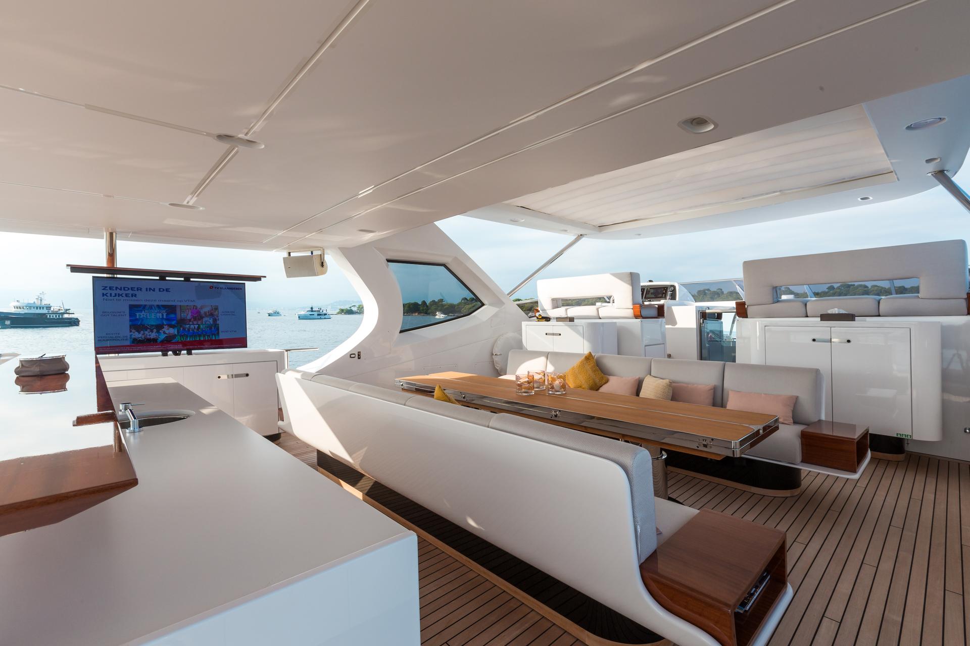 Heed motor super yacht charter relaxed luxury yacht experience - High Point Yachting