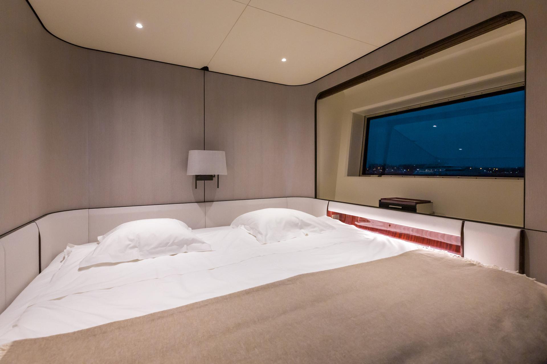 Heed motor super yacht charter relaxed luxury yacht cabin with sea view - High Point Yachting