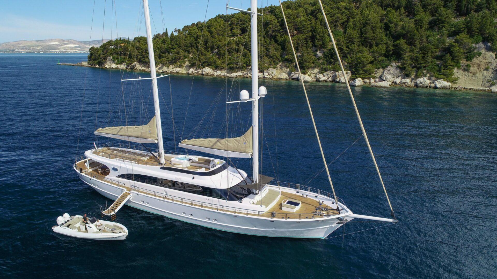 Arriving to sailing yacht Acapella