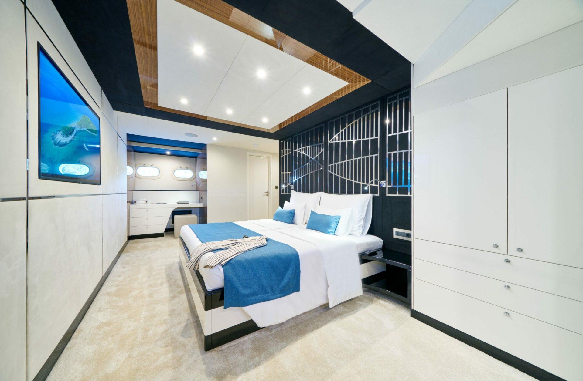 Crewed Sailing Yacht Acapella Cabin