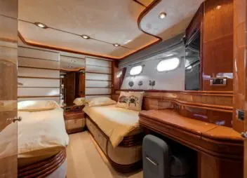 Luxury yacht charter Baby I twin cabin