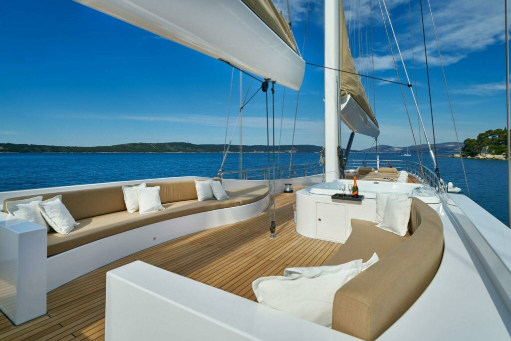 Luxury sailing yacht with Jacuzzi