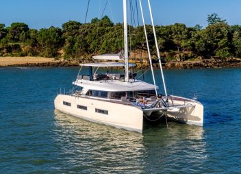 Yacht charter Catamaran Amada Mia