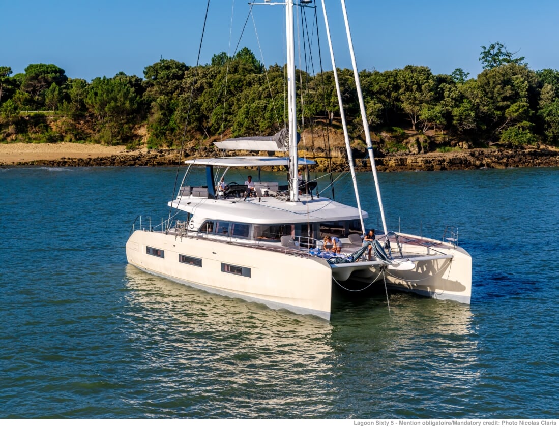 Yacht charter Catamaran Amada Mia