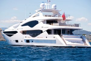 Yacht charter Motor Yacht Aqua Libra 131