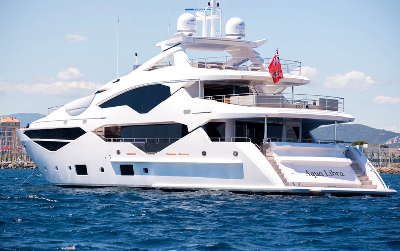 Yacht charter Motor Yacht Aqua Libra 131