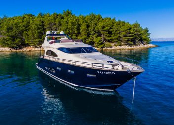 Yacht charter Motor Yacht Secret Life