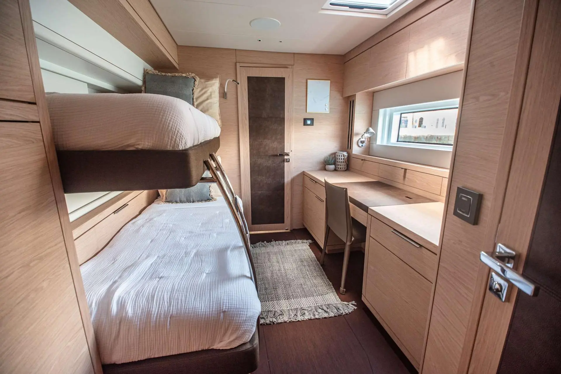 Caribbean yacht charter Aeolus pullman cabin