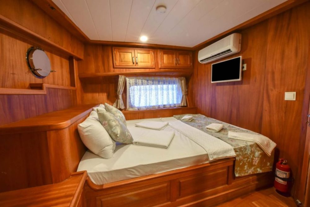 Gulet Charter UK cabin - High Point Yachting
