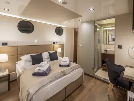Yacht Rara Avis - High Point Yachting11