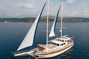 Crewed Yacht charter Gulet Sea Breeze