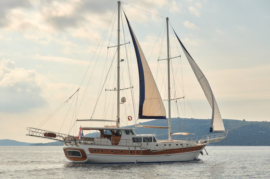 Croatian yacht charter Sea Breeze sailing