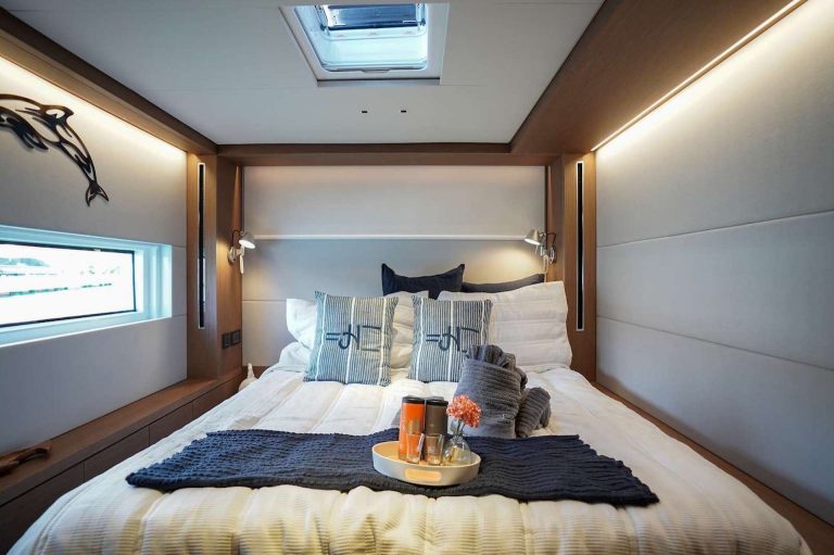 yacht charter Justified Horizons luxury cabin