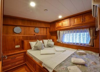 yacht charter Sea Breeze cabin