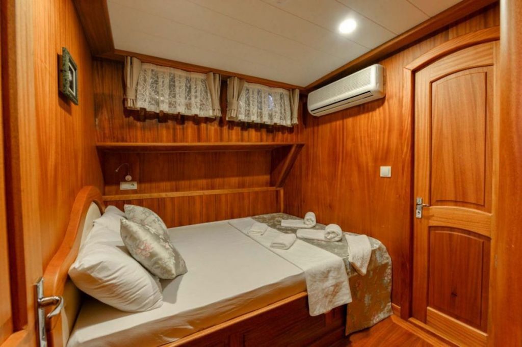 yacht charter Sea Breeze double cabin