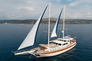 yacht charter Sea Breeze sailing