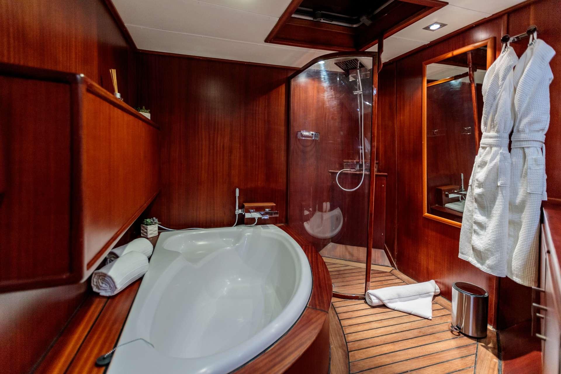 Vita Dolce Gulet Master Bedroom for Family Cruise & Corporate Event - High Point Yachting