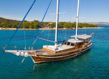 Croatia yacht charter Andi Star away