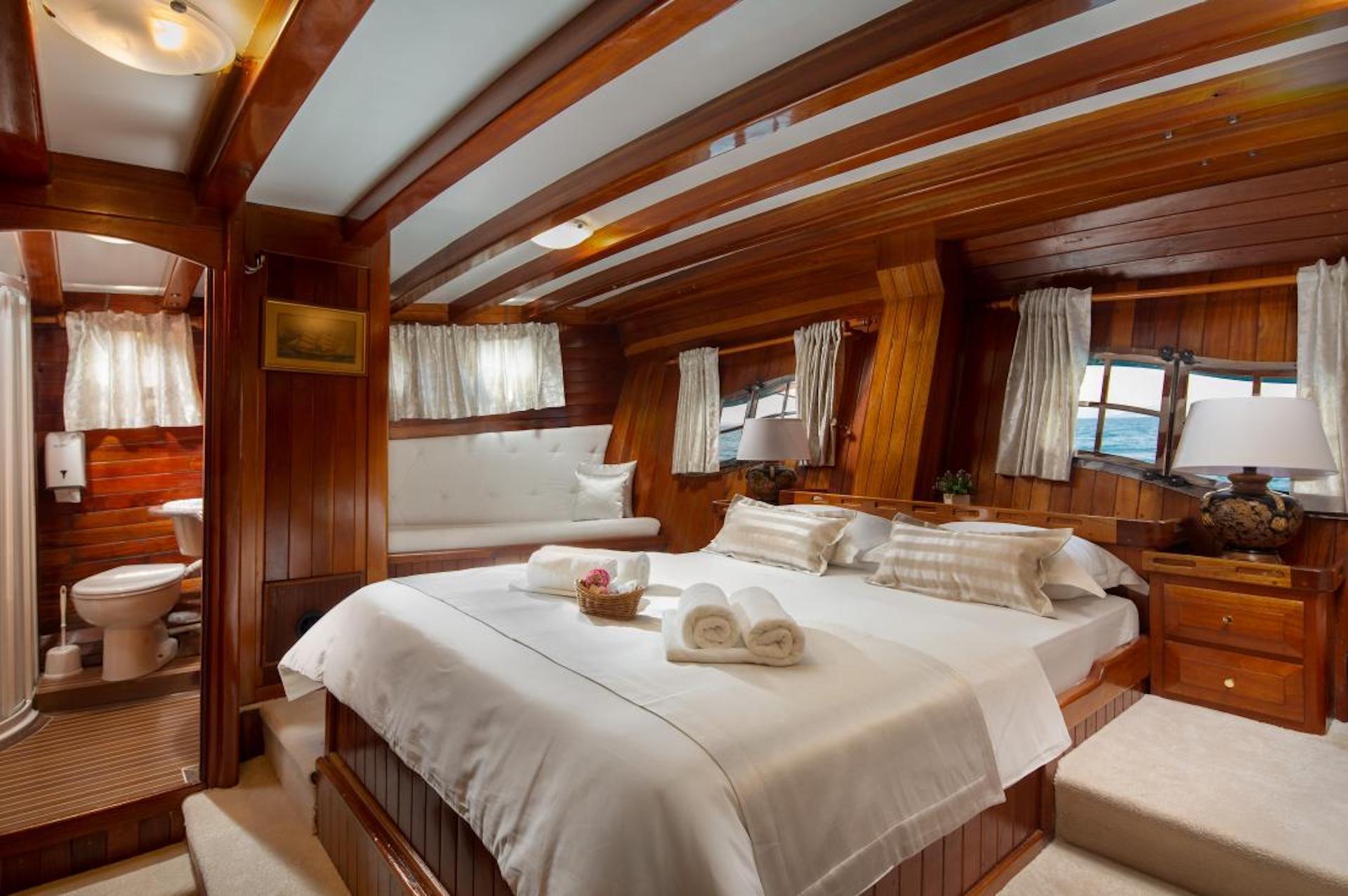 Croatia yacht charter Andi Star master cabin