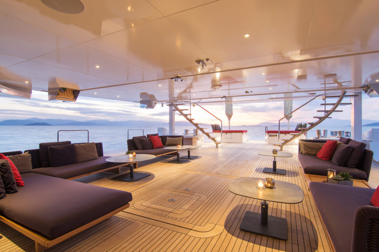 Spacious & luxurious modern yacht charter - High Point Yachting