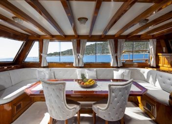 yacht charter Andi Star saloon