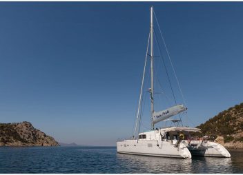 Yacht charter Catamaran Twin Pride