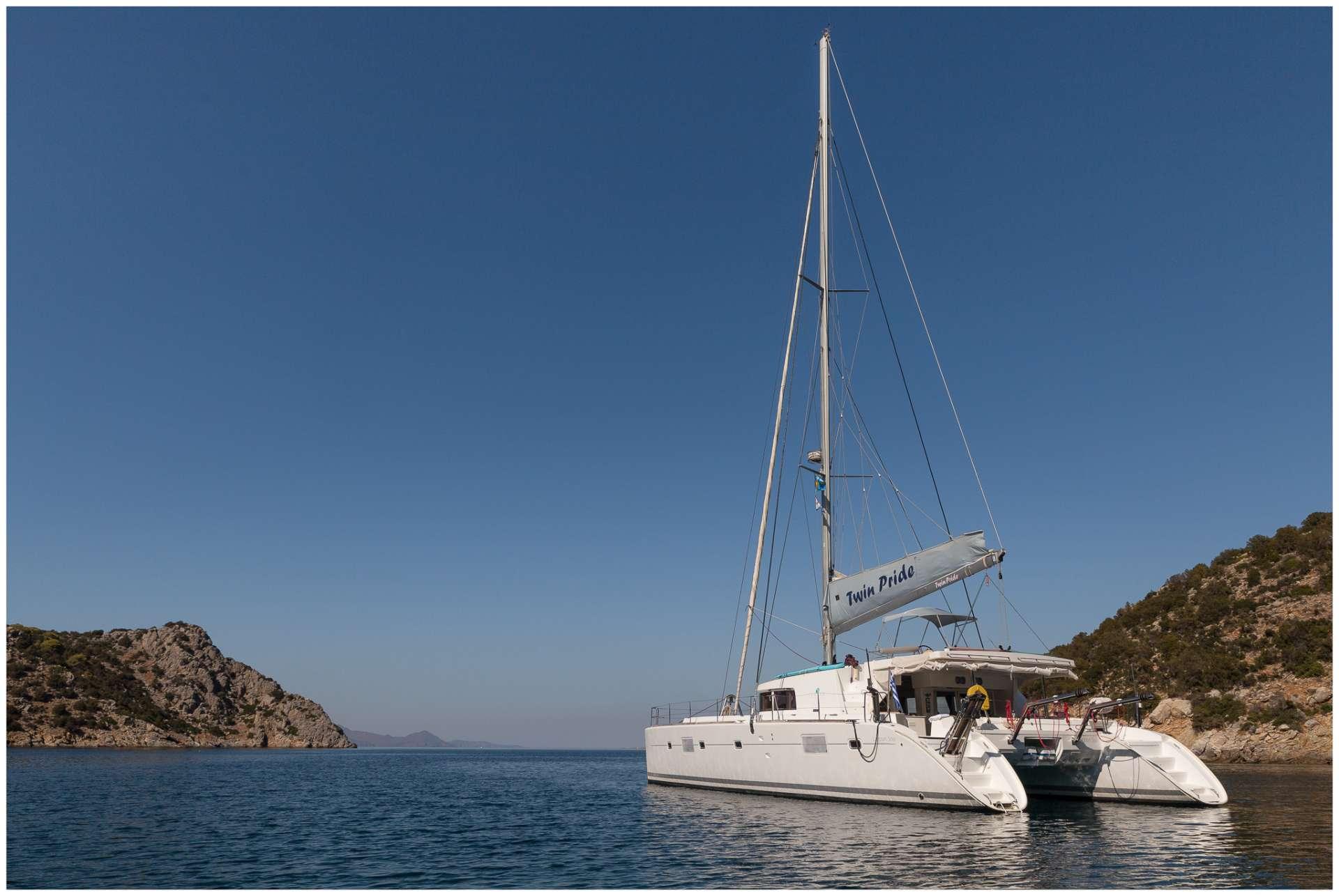 Yacht charter Catamaran Twin Pride