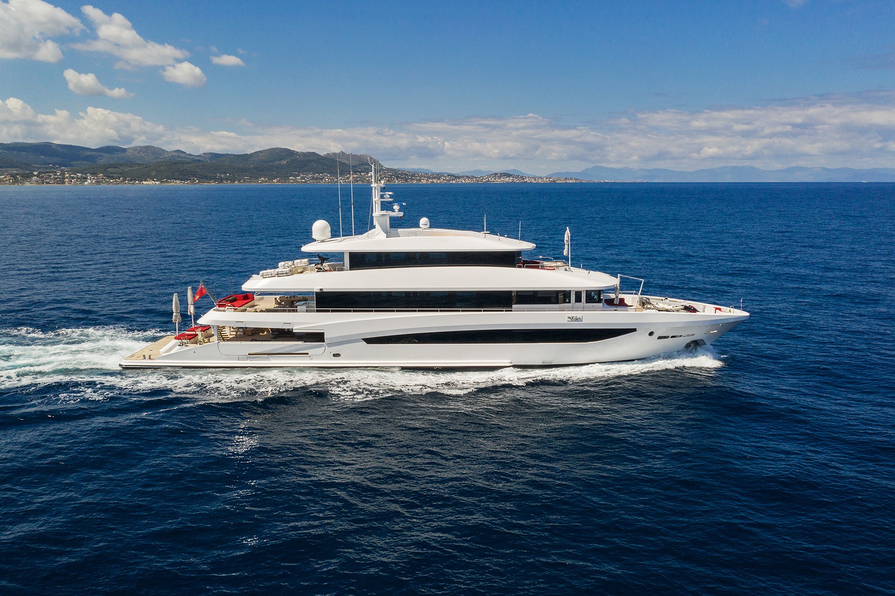 Yacht charter Motor Yacht Eden