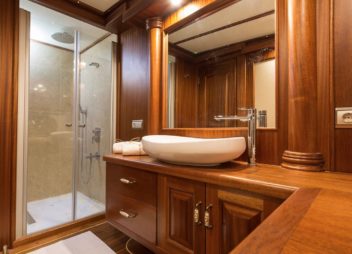 High Point Yachting - HALCON DEL MAR Bathroom (4)
