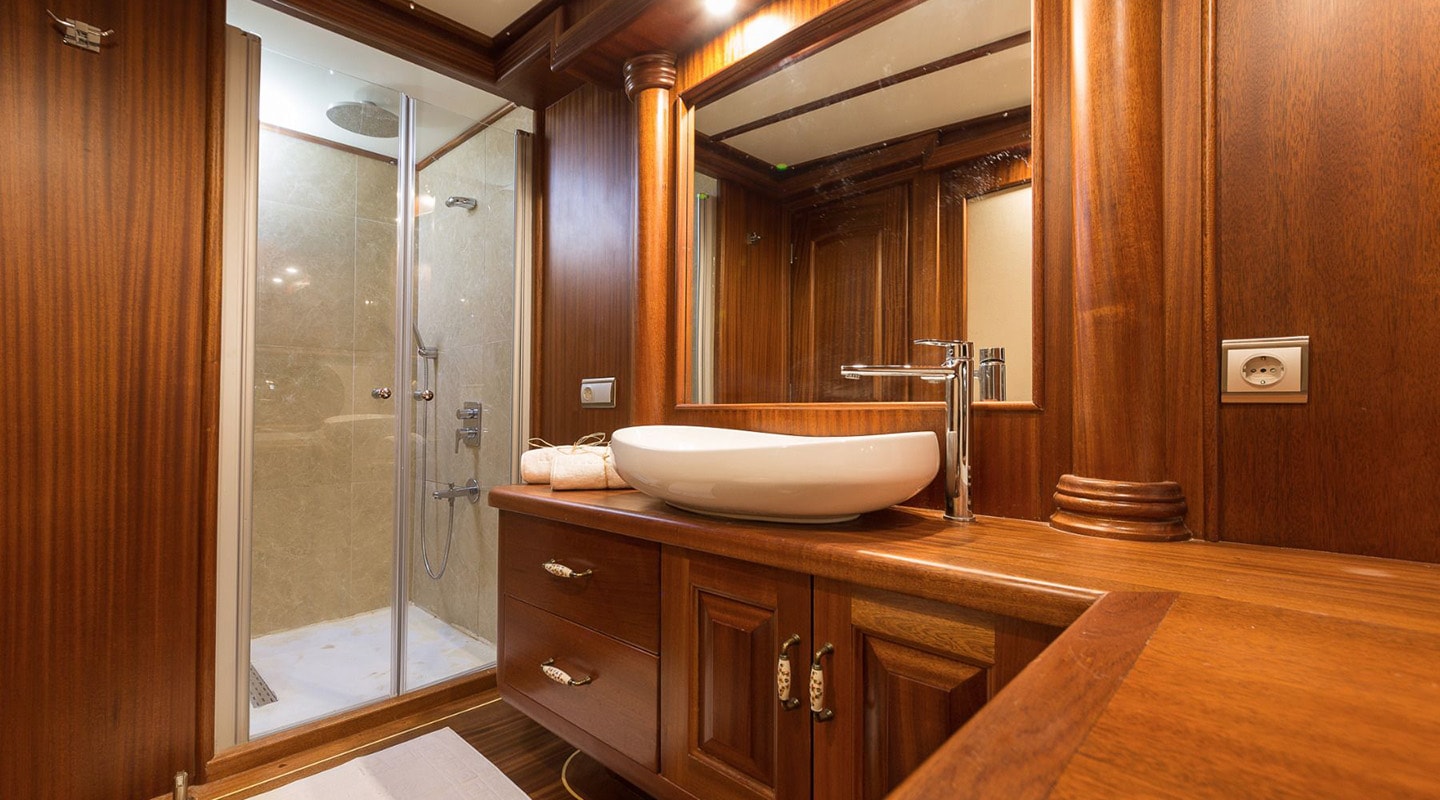 High Point Yachting - HALCON DEL MAR Bathroom (4)