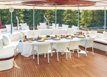 High Point Yachting - HALCON DEL MAR Dining area on Aft deck