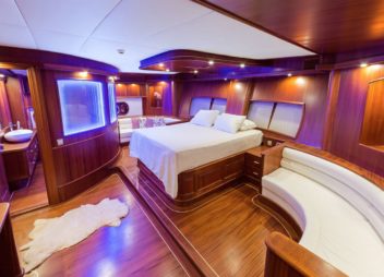 High Point Yachting - HALCON DEL MAR Master cabin (2)