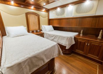 High Point Yachting - HALCON DEL MAR Twin cabin