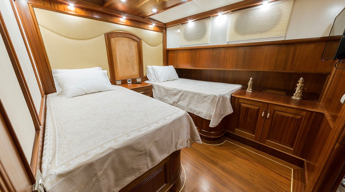 High Point Yachting - HALCON DEL MAR Twin cabin