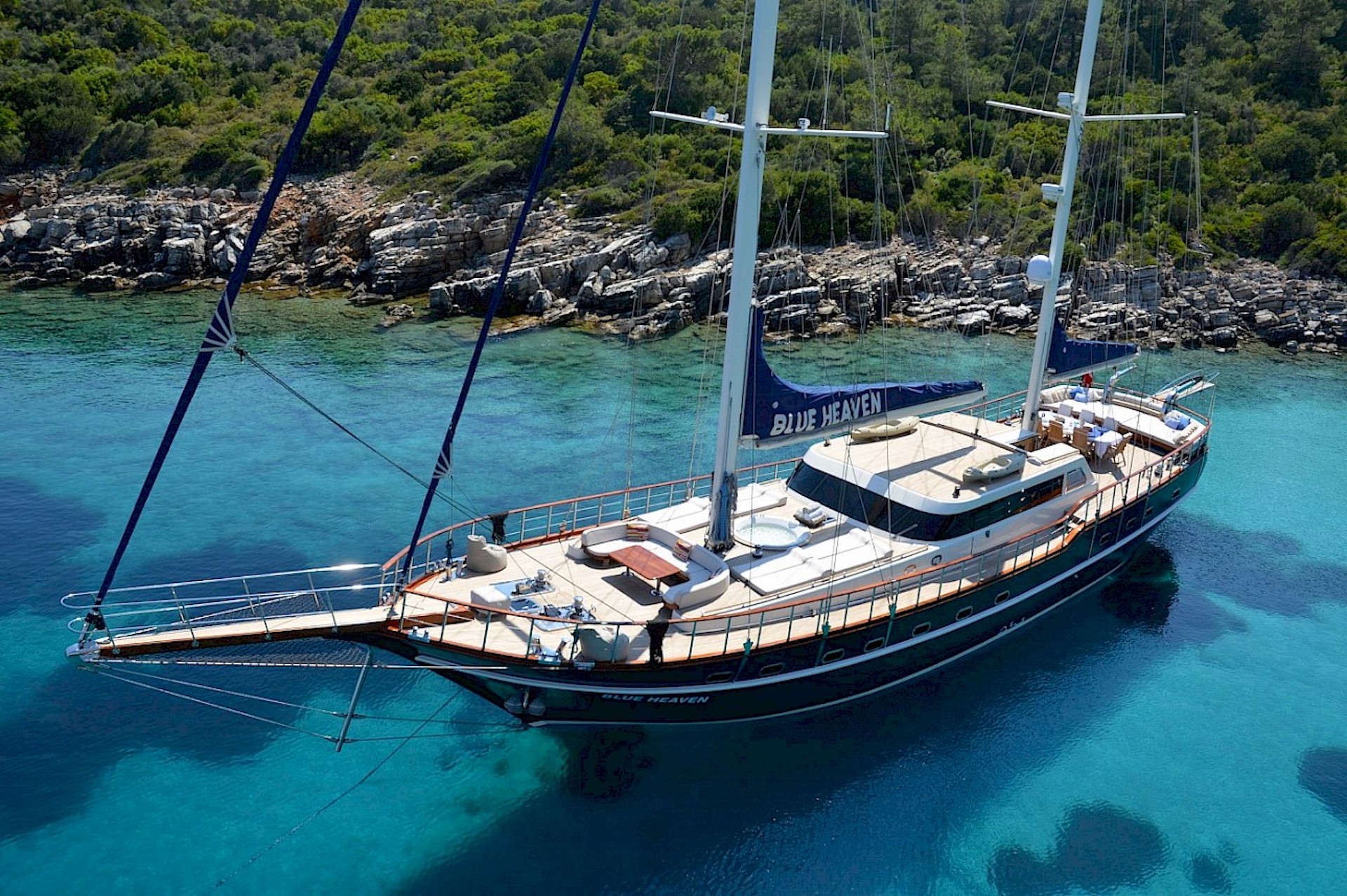 luxury yacht charter Blue Heaven