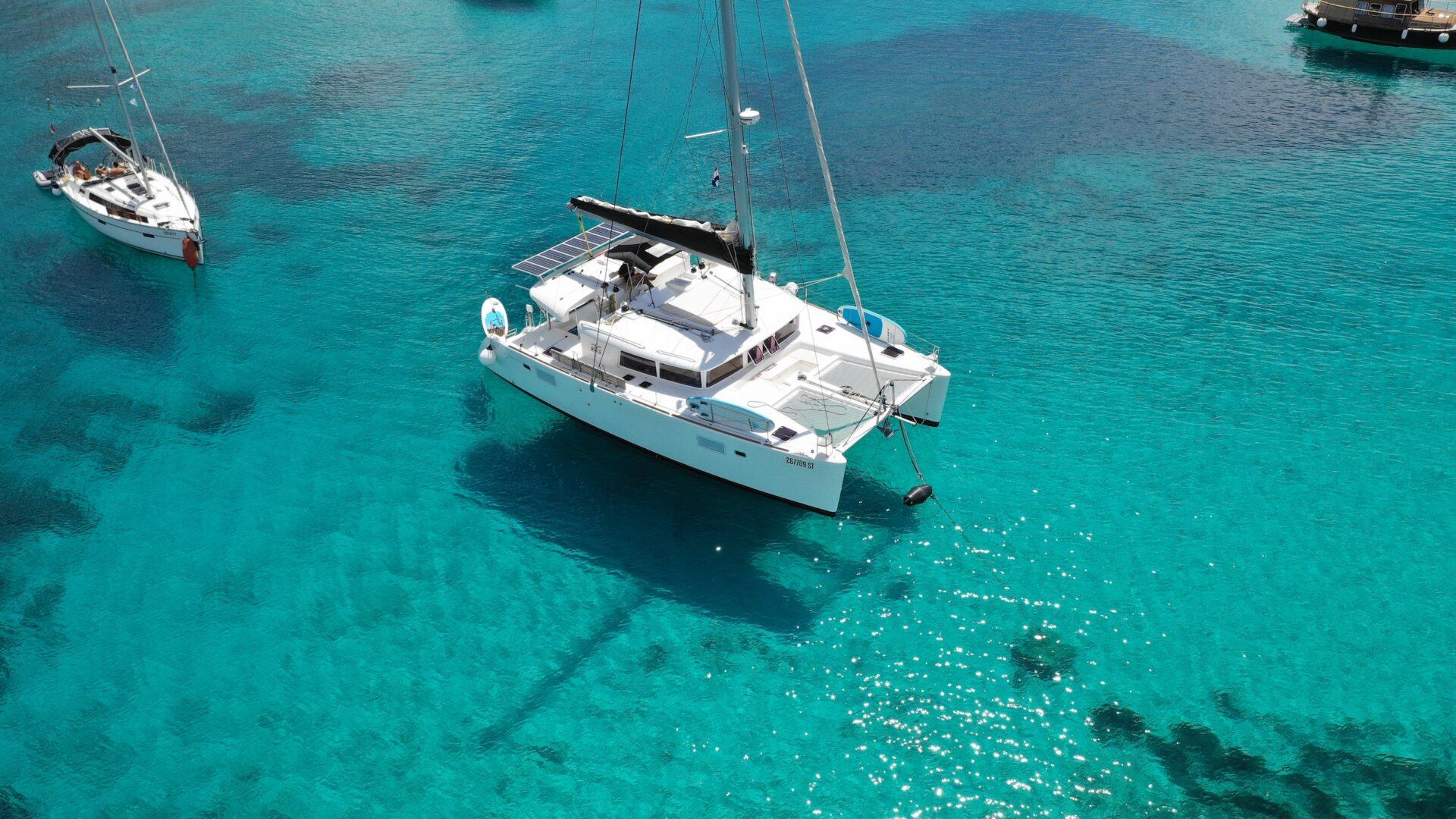 Sailing catamaran Marla charter