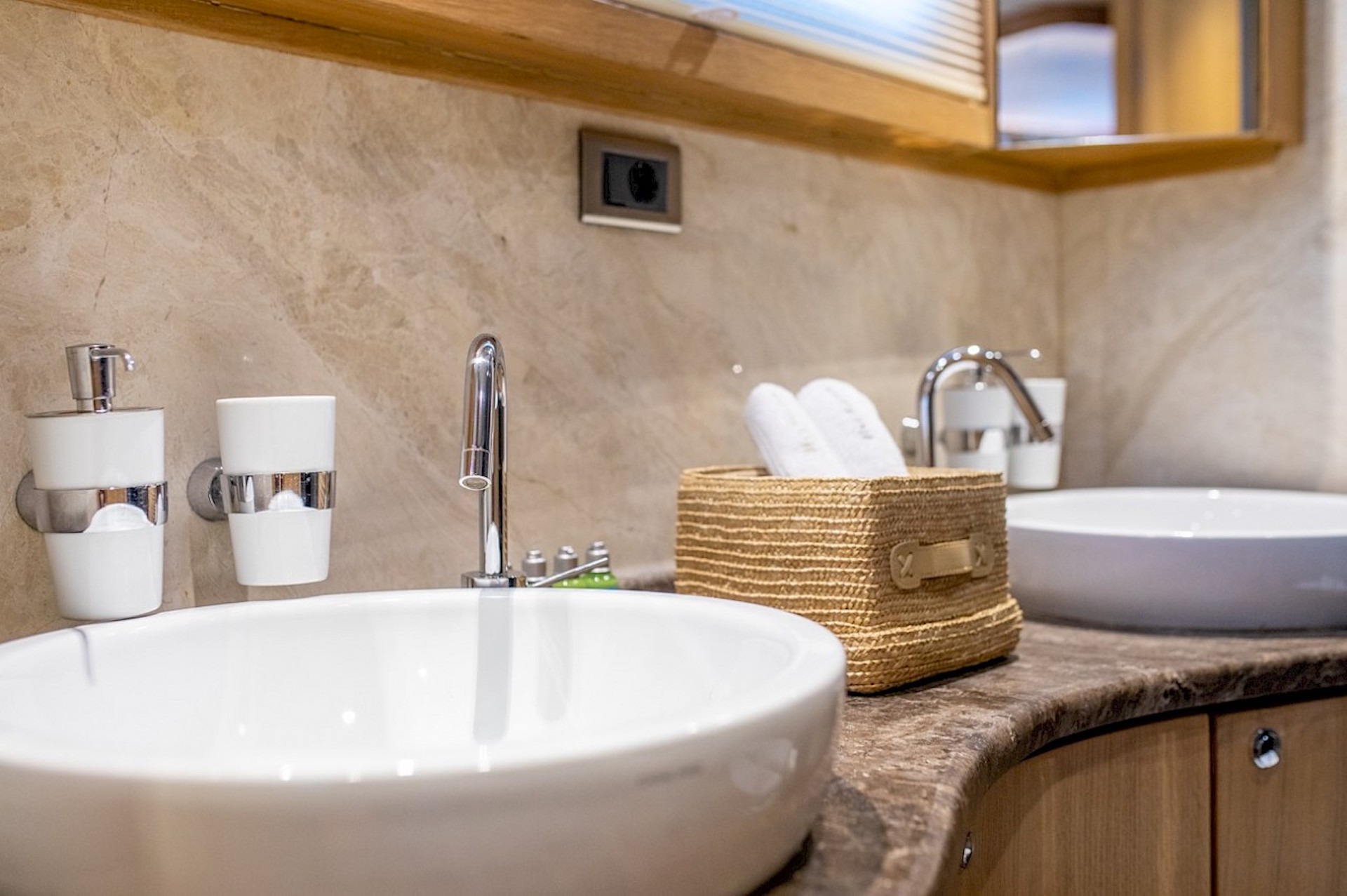 yacht charter bathroom guelet Blue Heaven