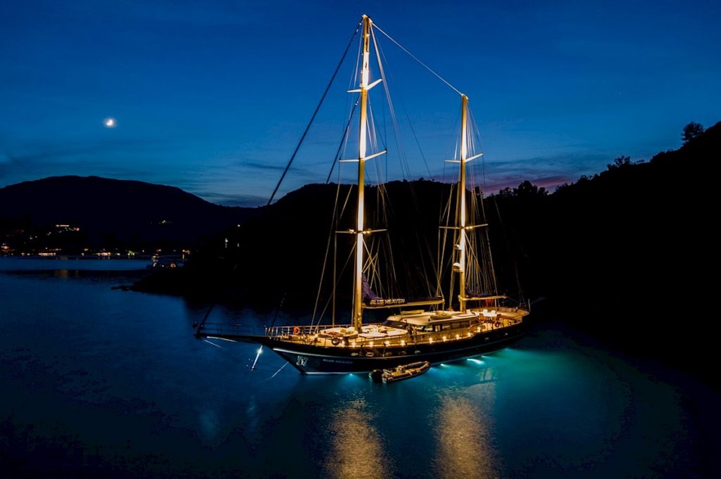 yacht charter gulet Blue Heaven night