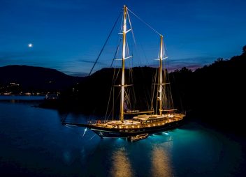 yacht charter gulet Blue Heaven night