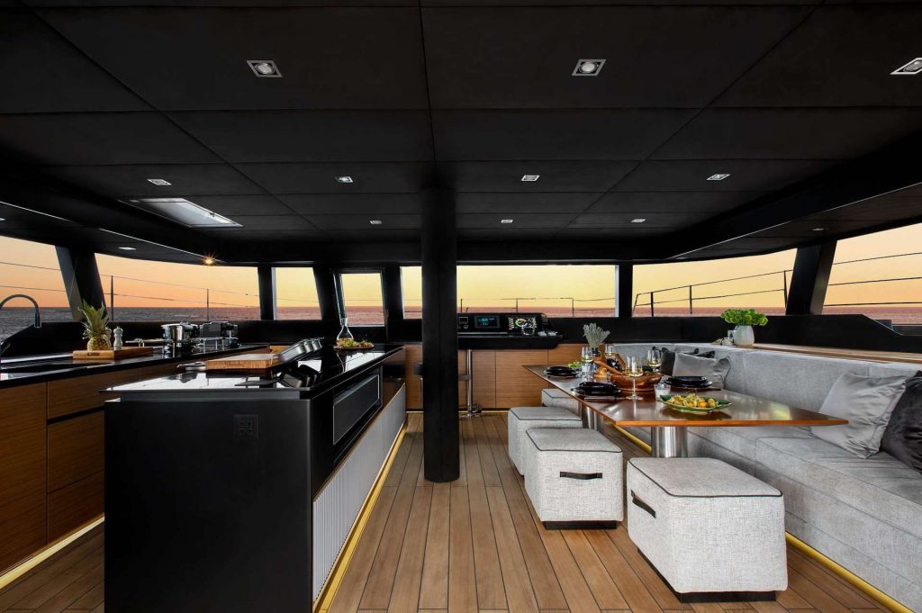 Calma yacht charter salon