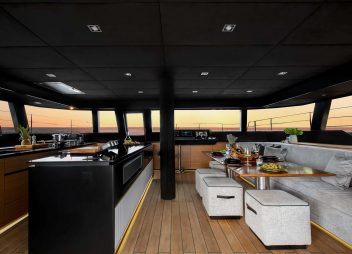 Calma yacht charter salon