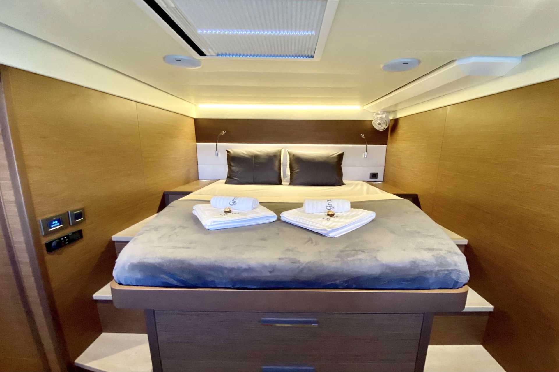 yacht charter Grace double cabin