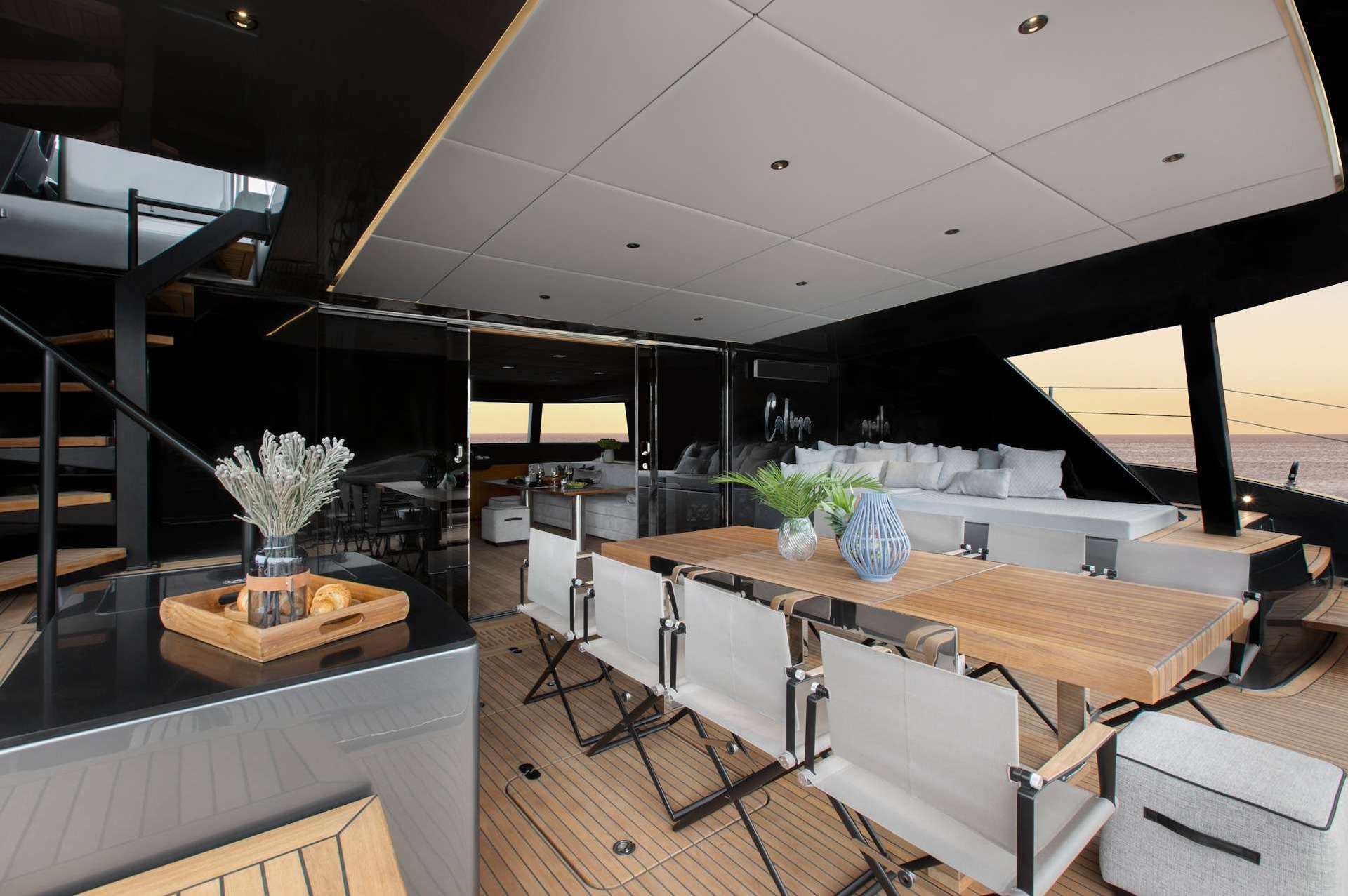 yacht charter Calma aft deck