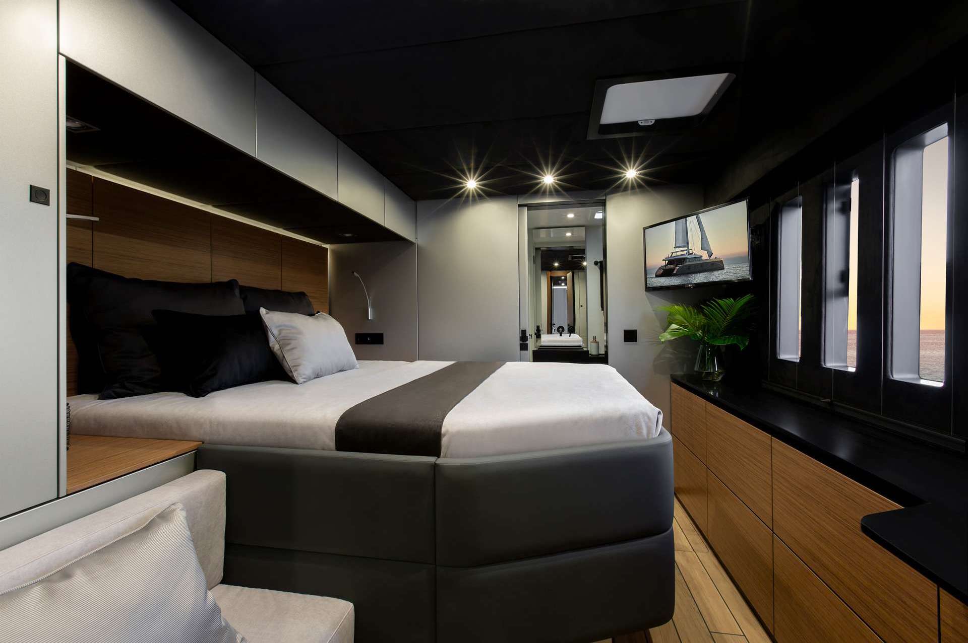 yacht charter Calma cabin